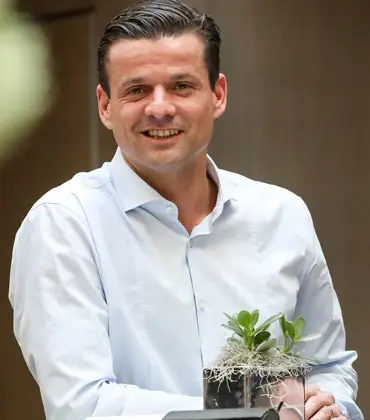 Dr. Arnt Baer